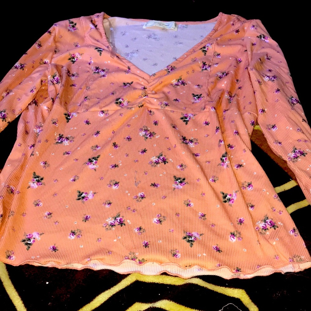 Peach floral shirt🧡💖